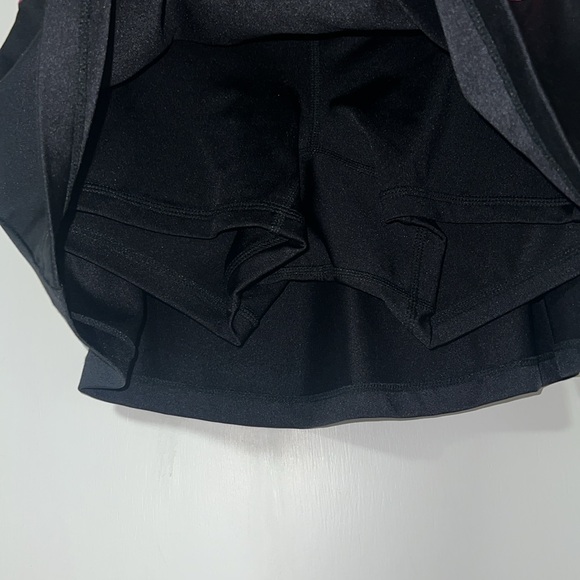 FILA Women’s Tennis Skirt Size Small,built in shorts, small zipper pocket EUC - Picture 4 of 5
